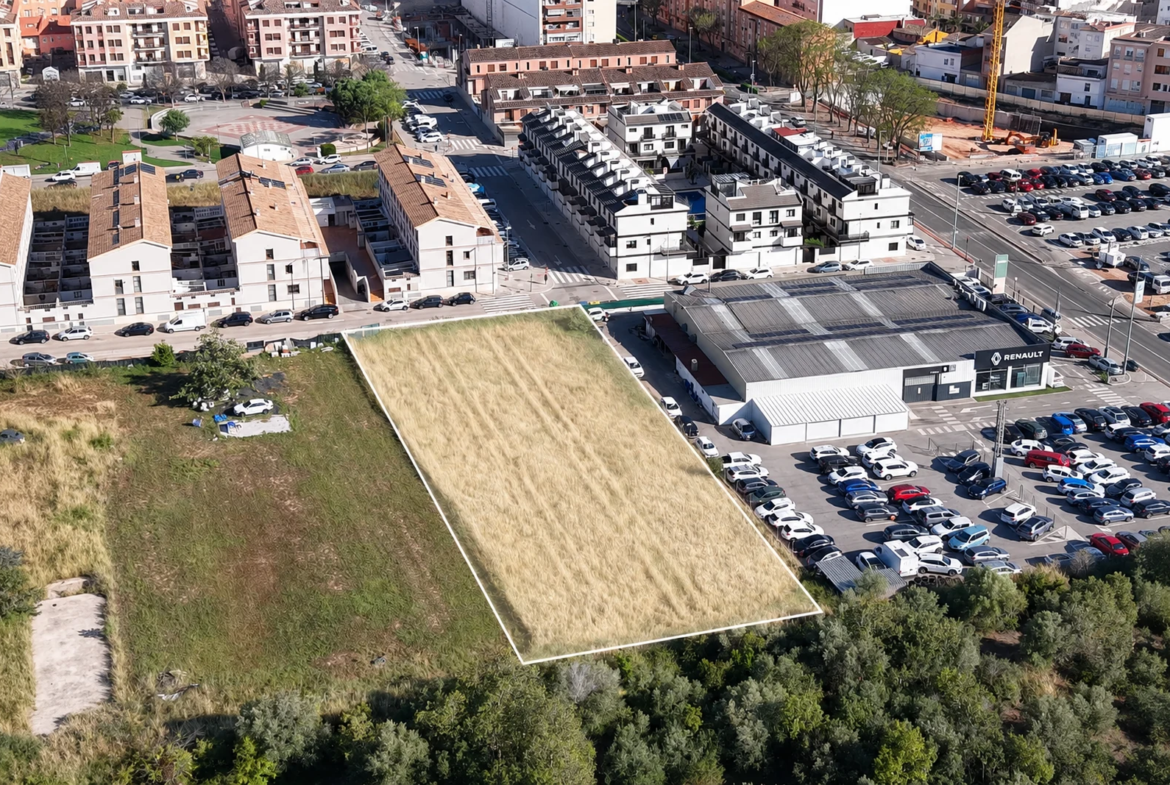 Plot 2 — 2,213 m²
