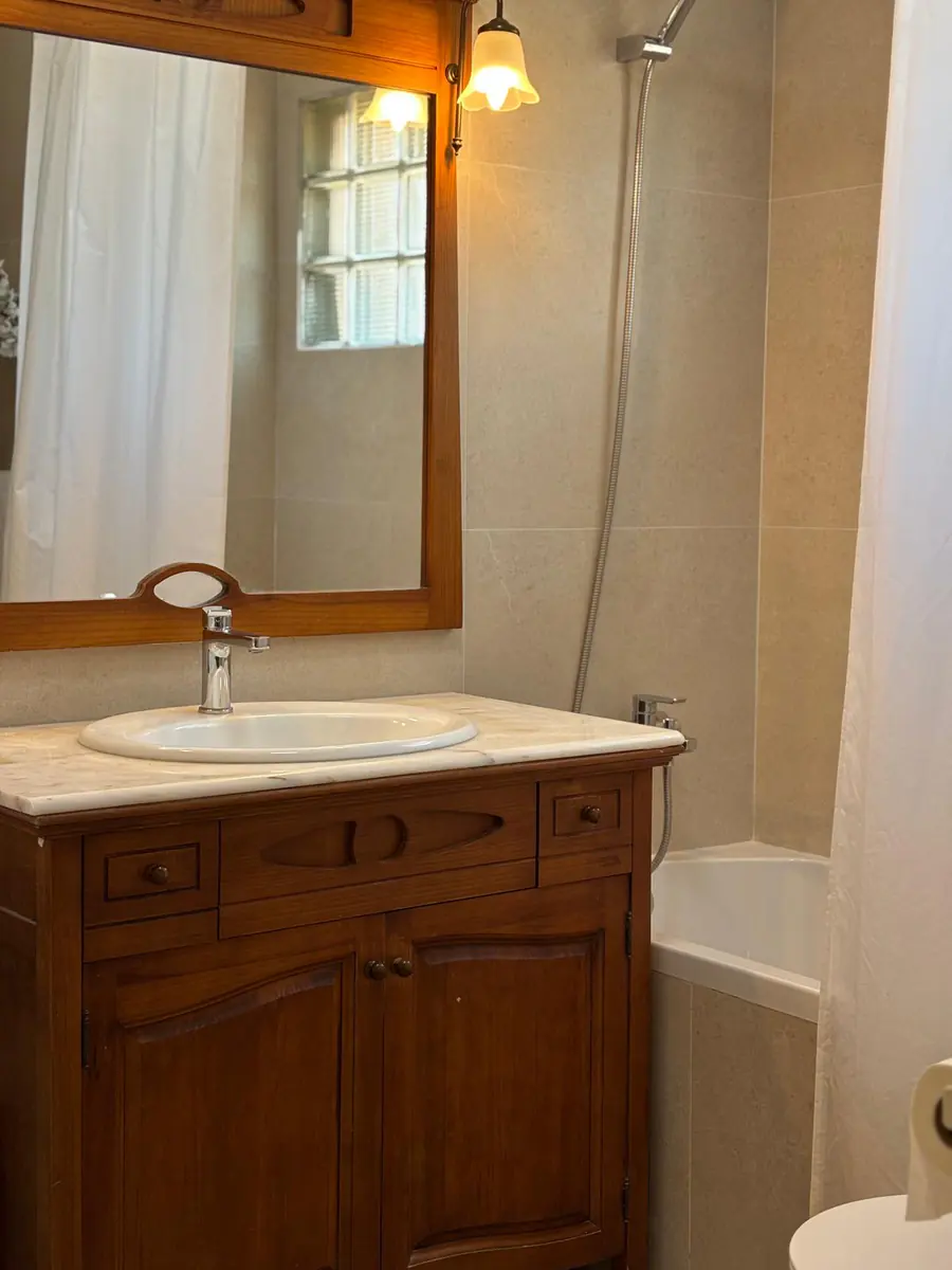13-los-monasterios-villa-family-bathroom