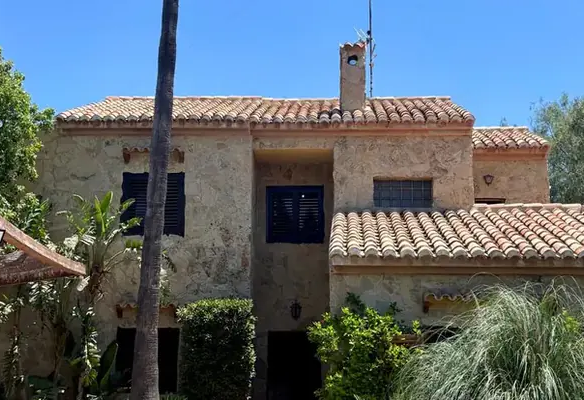 los-monasterios-listing-cover-870x400